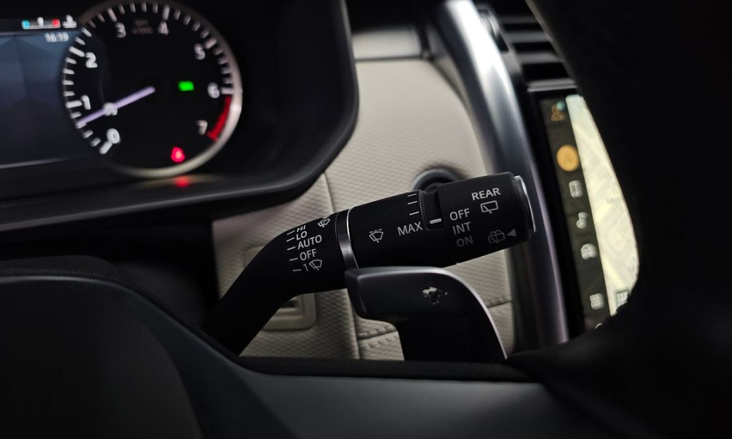 Land Rover Discovery P360 R-Dynamic SE, 2023
