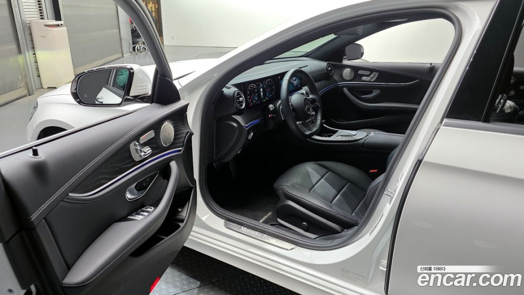Mercedes-Benz E-Class E220d 4MATIC AMG Line, 2023