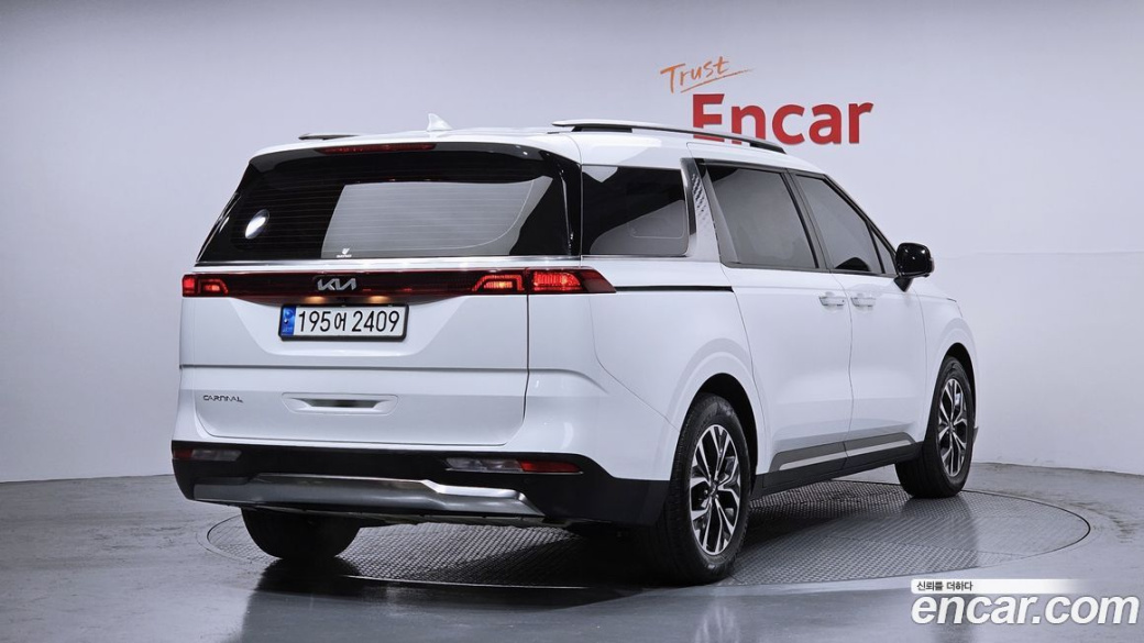 Kia Carnival 9-Seater Signature, 2023
