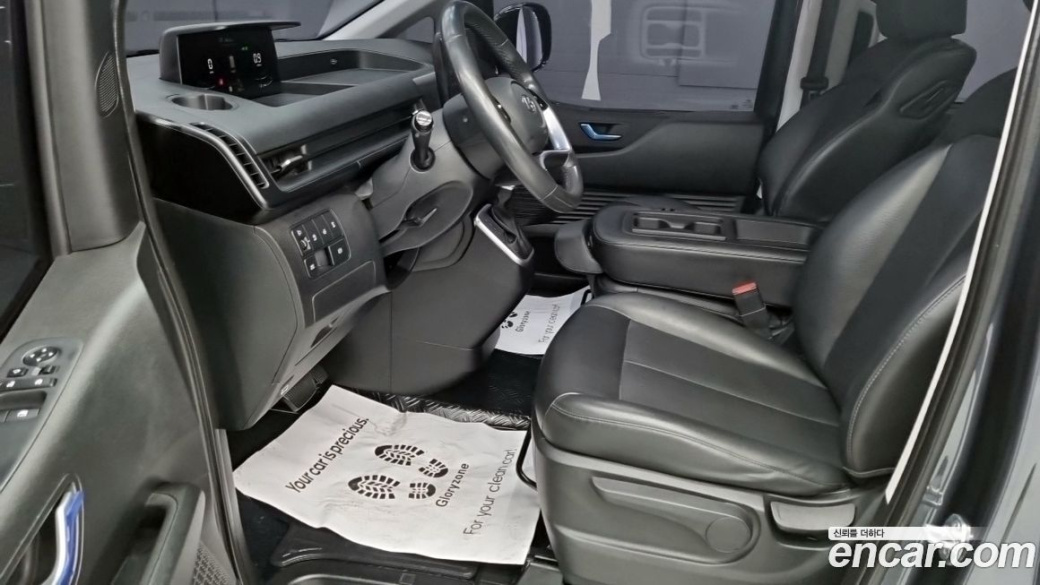 Hyundai Staria 4WD Tourer 11-Seater, 2022