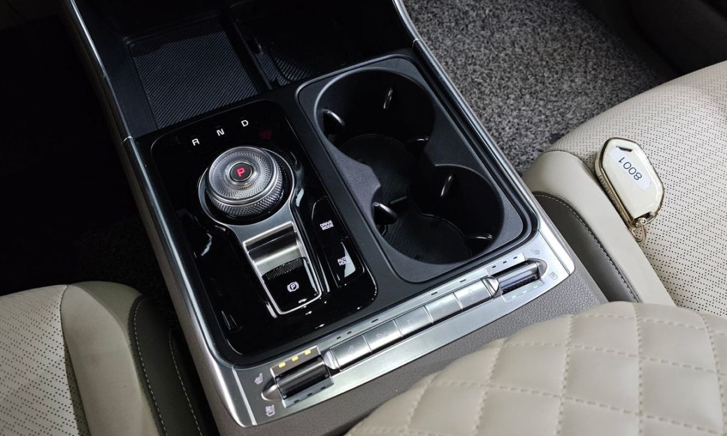 Kia Carnival 9-Seater Signature, 2024
