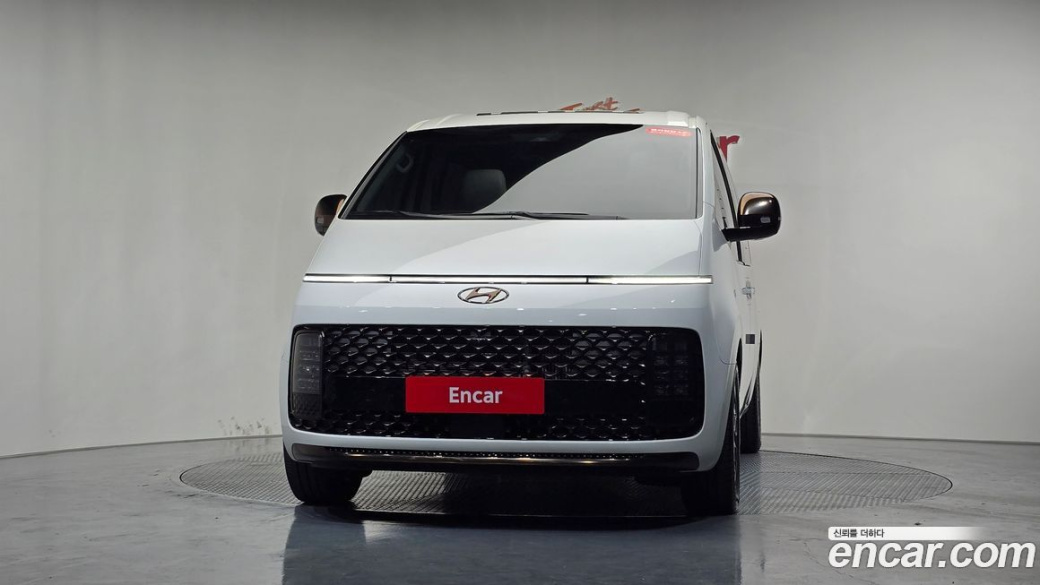 Hyundai Staria 4WD Lounge 9-Seater, 2023