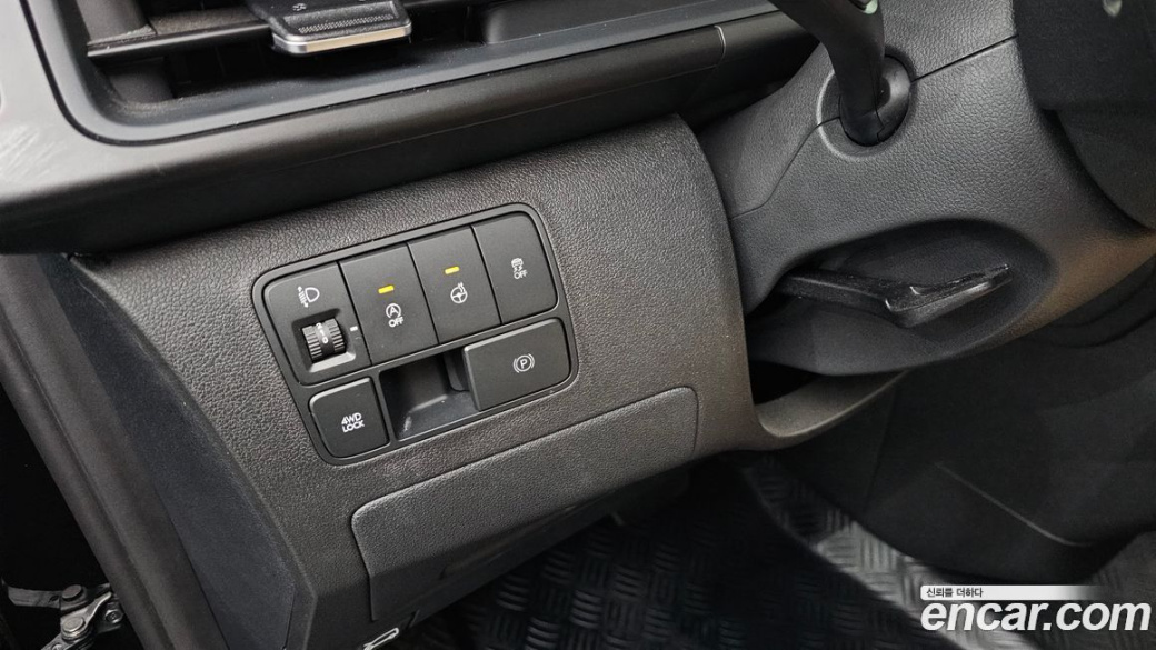 Hyundai Staria 4WD Tourer 9-Seater, 2025