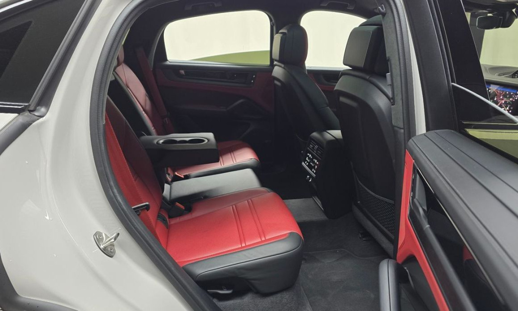 Porsche Cayenne 4.0 GTS Coupe, 2025