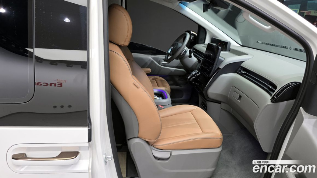 Hyundai Staria 2WD Camping Car, 2024