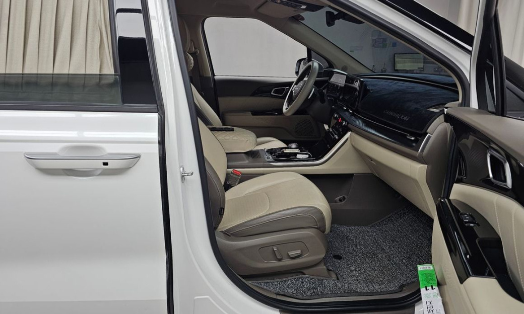 Kia Carnival 7-Seater Hi-Limousine, 2022