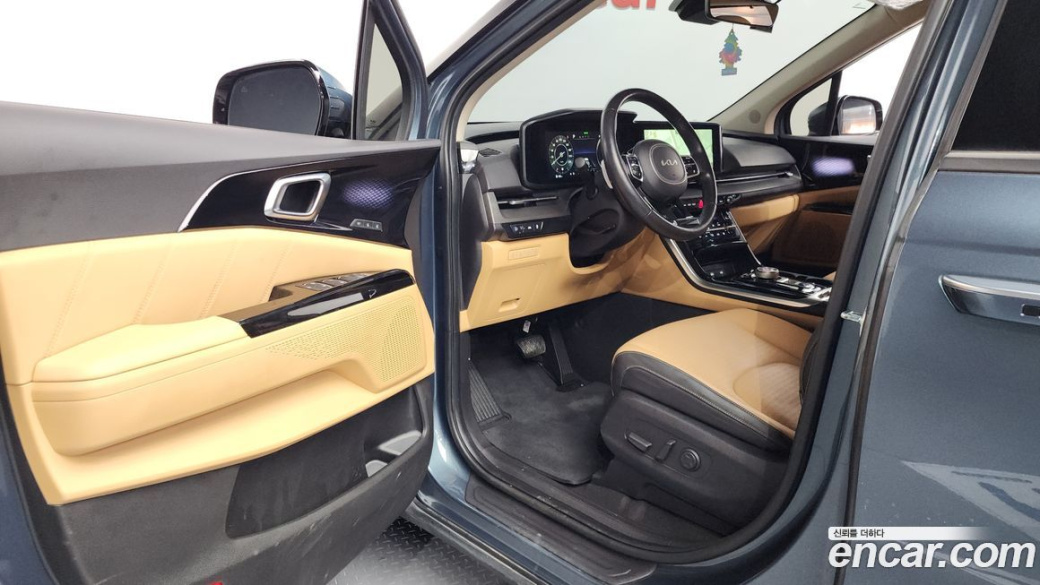 Kia Carnival 7-Seater Signature, 2023