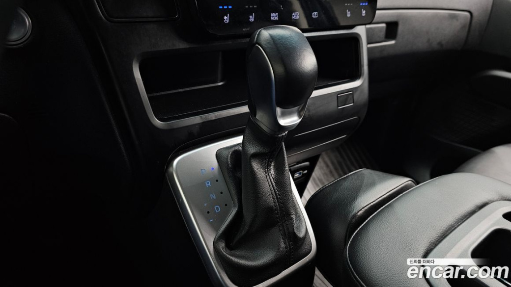 Hyundai Staria 4WD Tourer 11-Seater, 2023