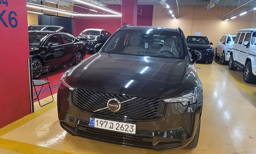 Volvo XC90 B6 Ultra Dark, 2026