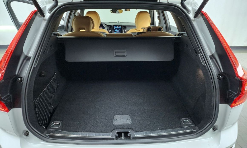 Volvo XC60 B5 Ultimate Bright, 2024