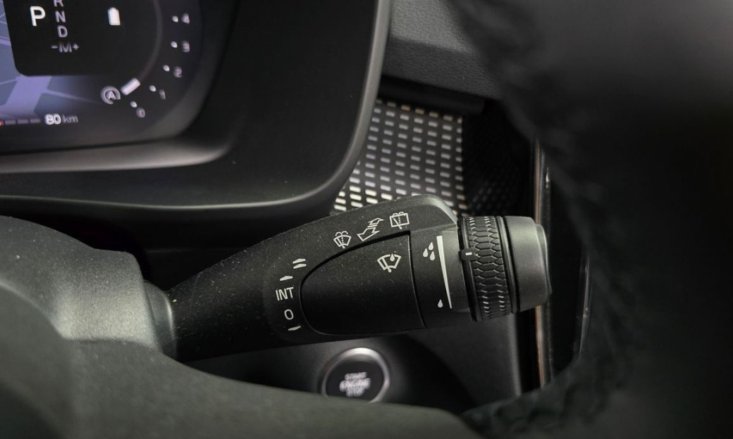 Volvo XC40 B4 Black Edition, 2025