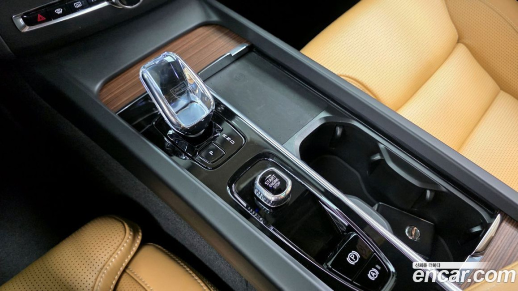 Volvo XC60 B6 Ultimate Bright, 2024
