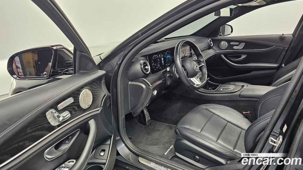Mercedes-Benz E-Class E220d 4MATIC AMG Line, 2022