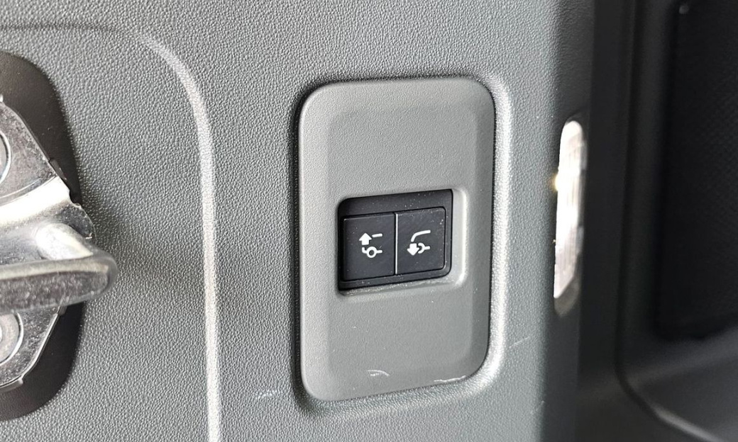 Land Rover Defender 110 D300 HSE, 2023