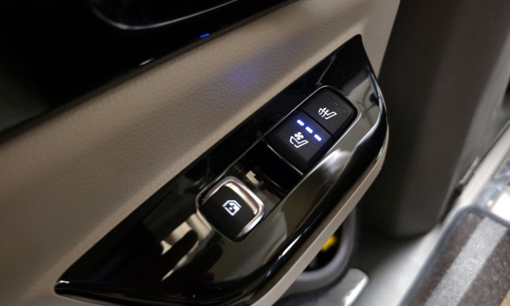 Kia Carnival 9-Seater Hi-Limousine, 2022