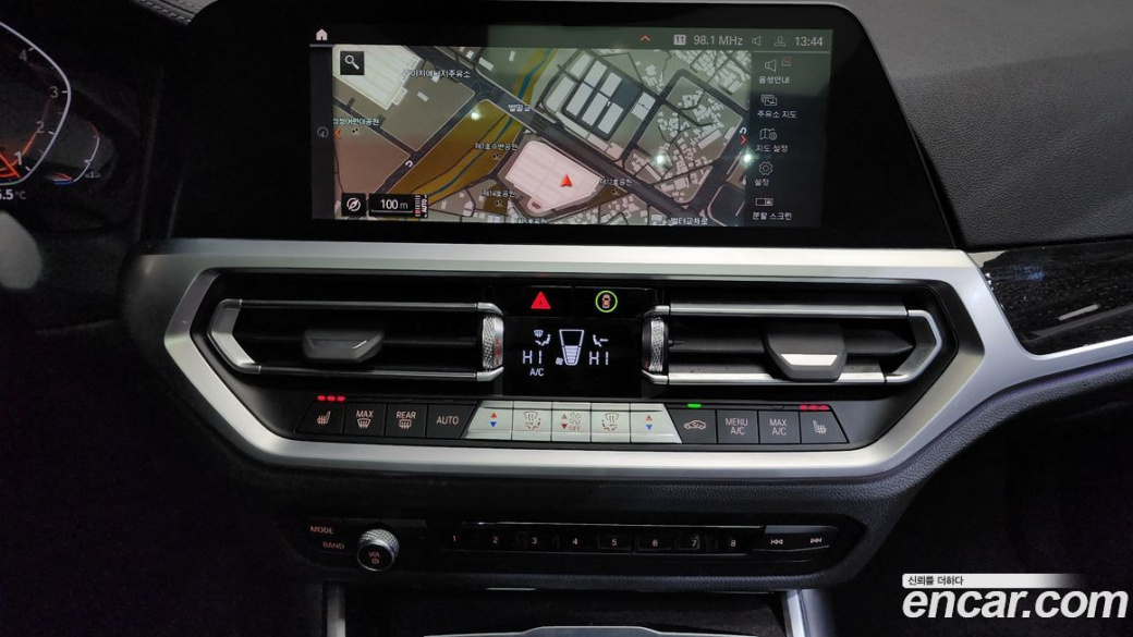 BMW 3-Series 320i Touring Luxury, 2022