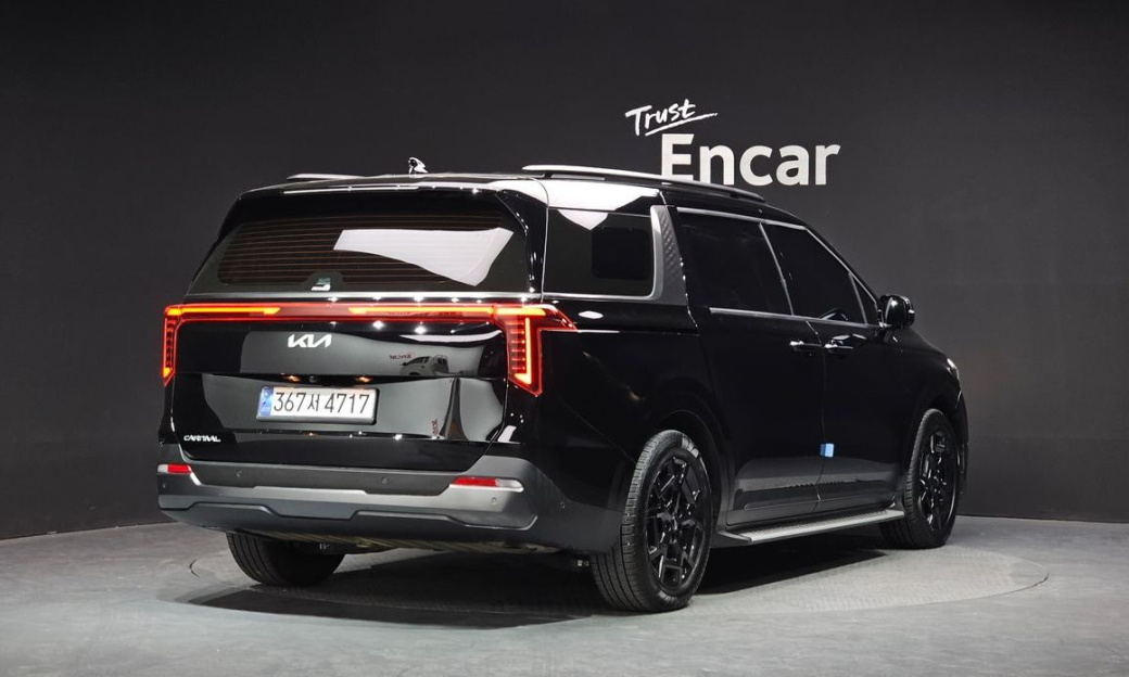 Kia Carnival 9-Seater Gravity, 2024