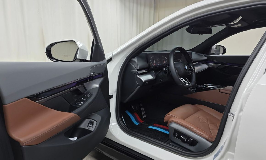 BMW 5-Series 530i xDrive M Sport, 2024