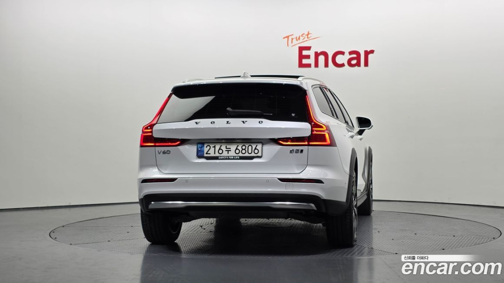 Volvo V60 B5 Ultimate AWD, 2023