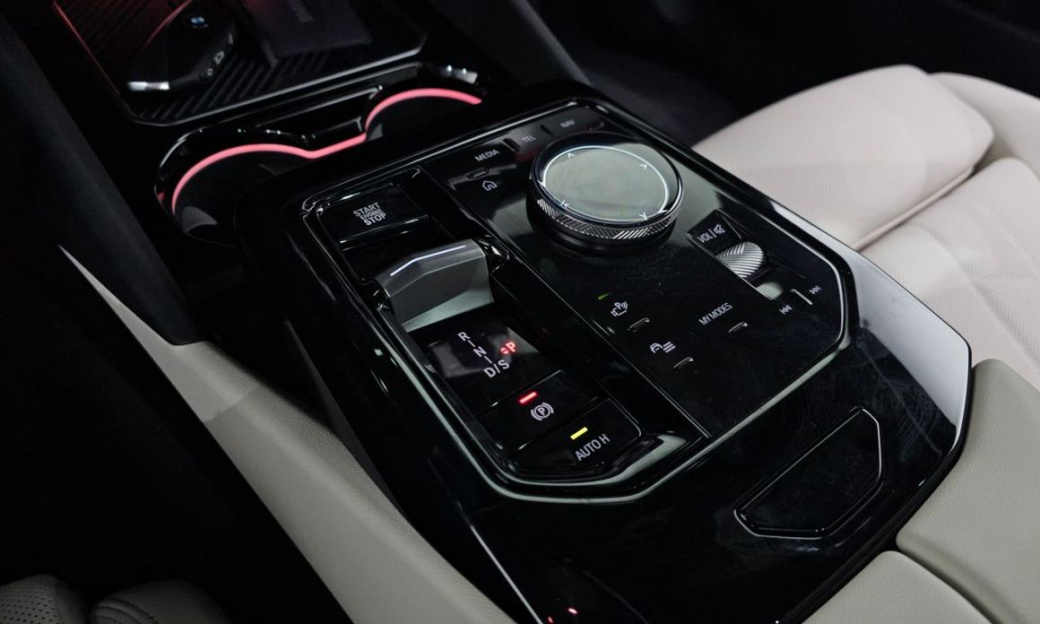 BMW 5-Series 520i M Sport, 2025