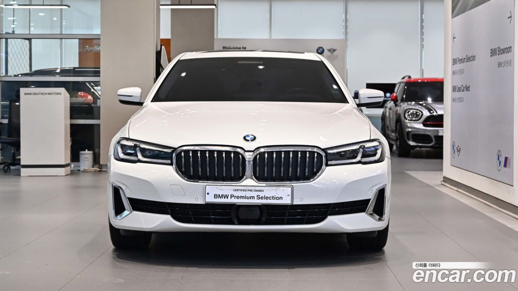 BMW 5-Series 530i Luxury, 2022