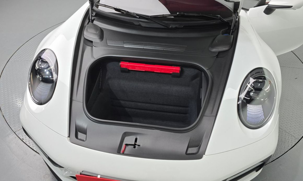 Porsche 911 Carrera 4 GTS, 2023