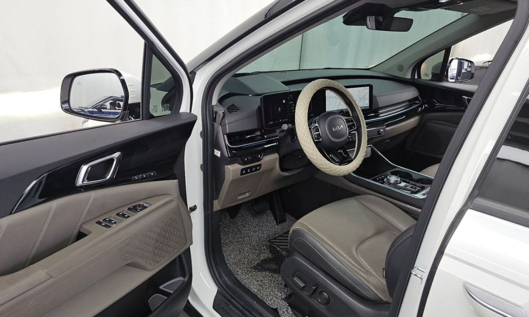 Kia Carnival 7-Seater Signature, 2024