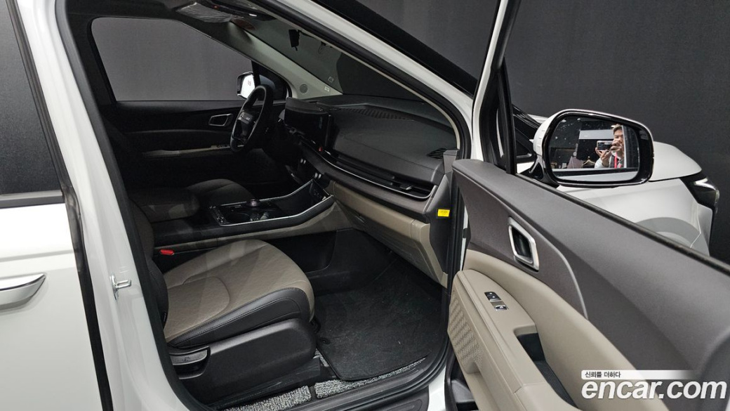 Kia Carnival 9-Seater Prestige, 2025