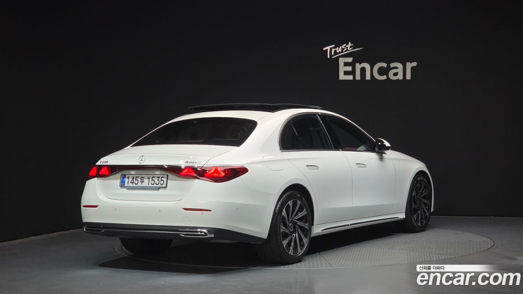 Mercedes-Benz E-Class E300 4MATIC Exclusive, 2025