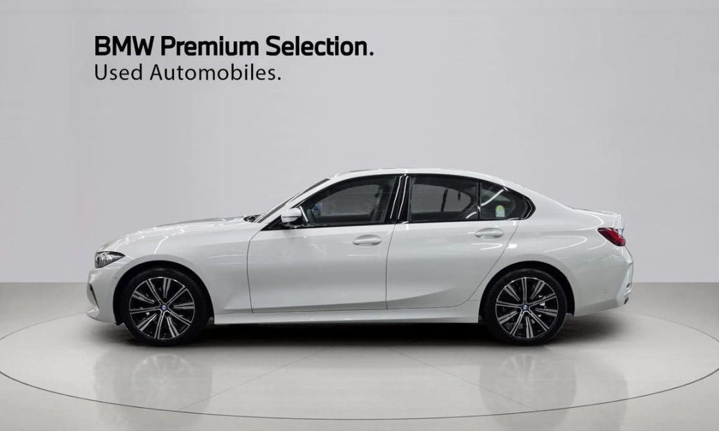 BMW 3-Series 320i, 2025