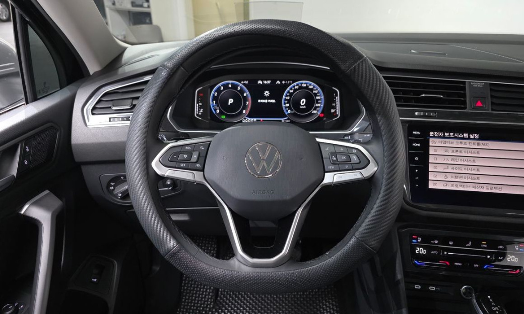 Volkswagen Tiguan 2.0 TSI Prestige, 2024