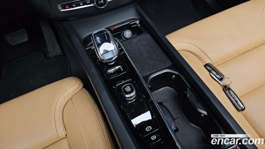 Volvo XC60 B5 Ultimate Bright, 2024