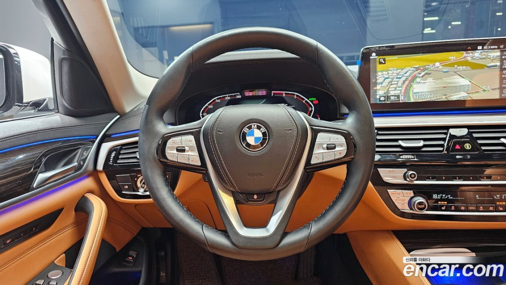 BMW 5-Series 520i Luxury, 2023
