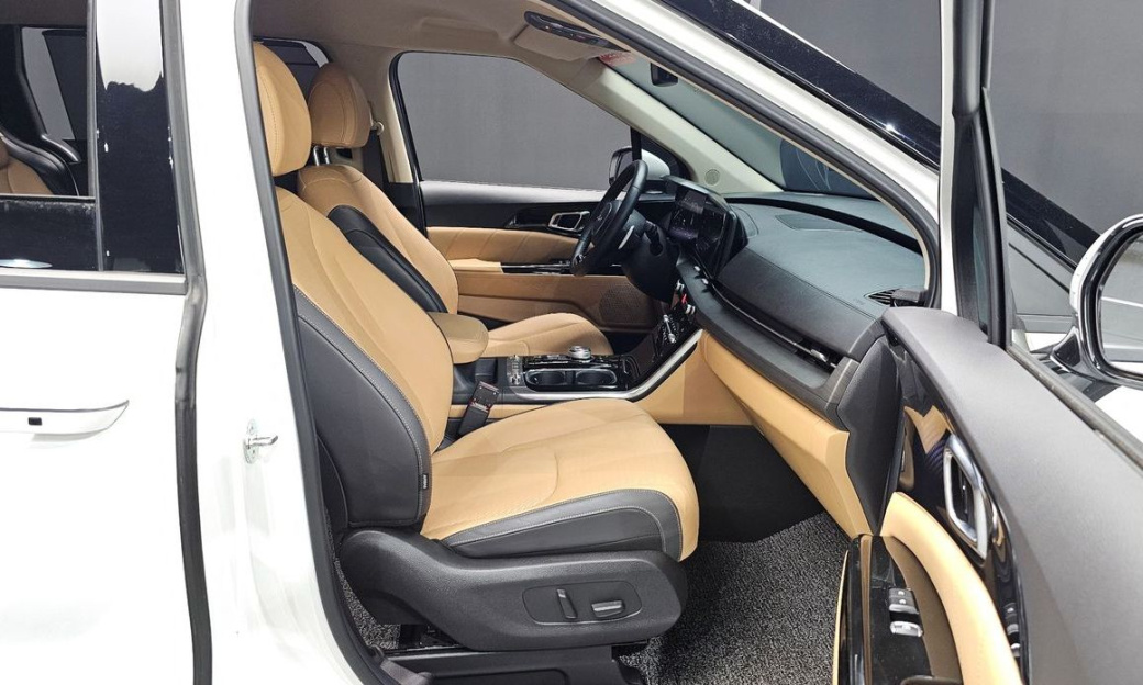 Kia Carnival 9-Seater Signature, 2023