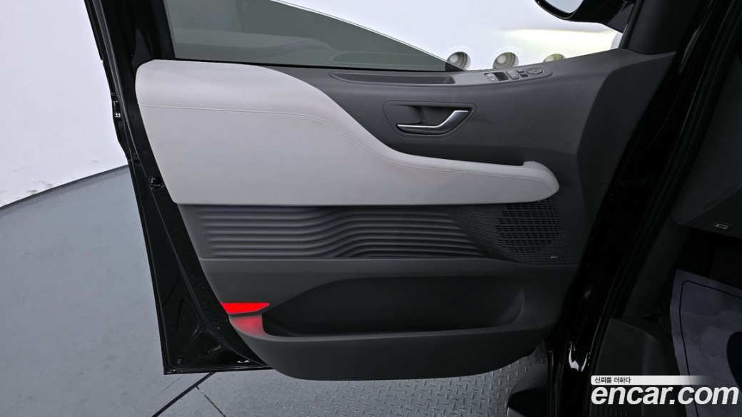Hyundai Staria 4WD Lounge 9-Seater, 2023