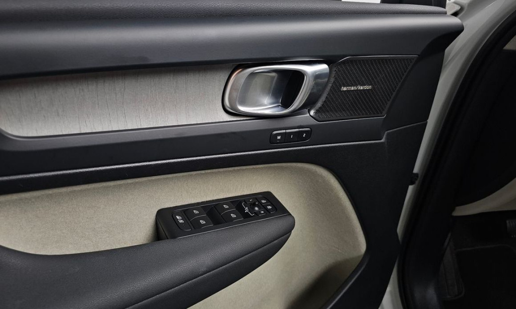 Volvo XC40 B4 Ultimate Bright, 2024