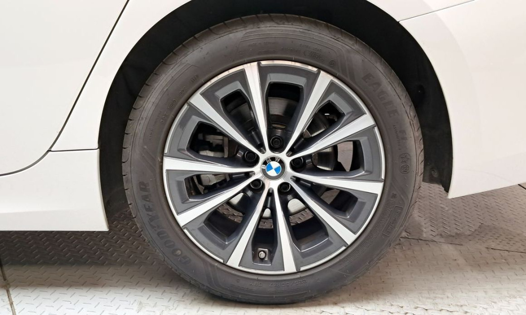 BMW 3-Series 320i, 2024