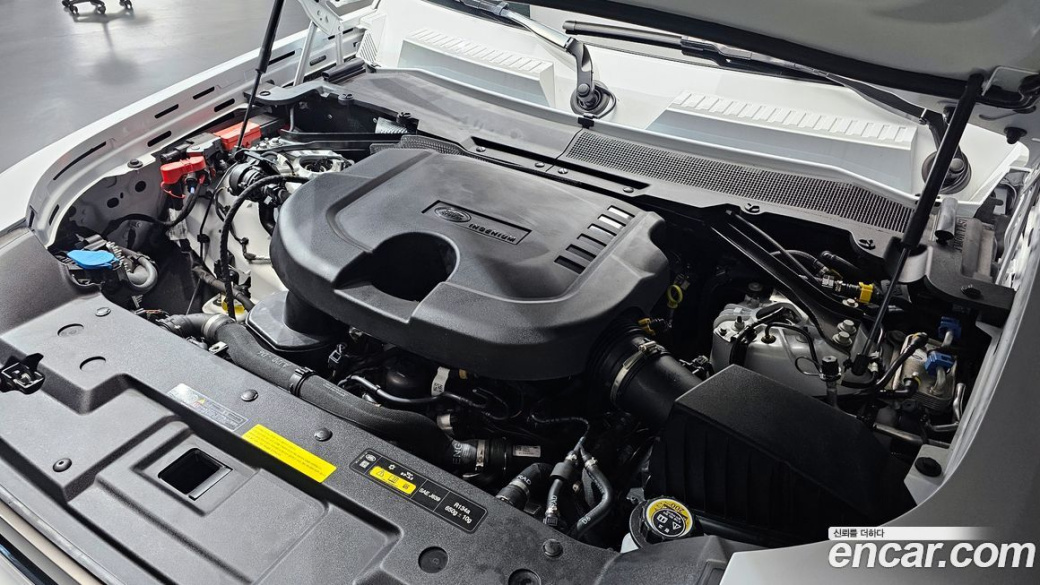 Land Rover Defender 110 D250 X-Dynamic SE, 2025