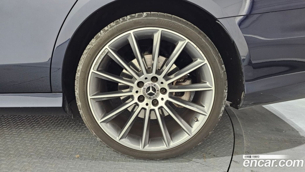 Mercedes-Benz E-Class E350 4MATIC AMG Line, 2022