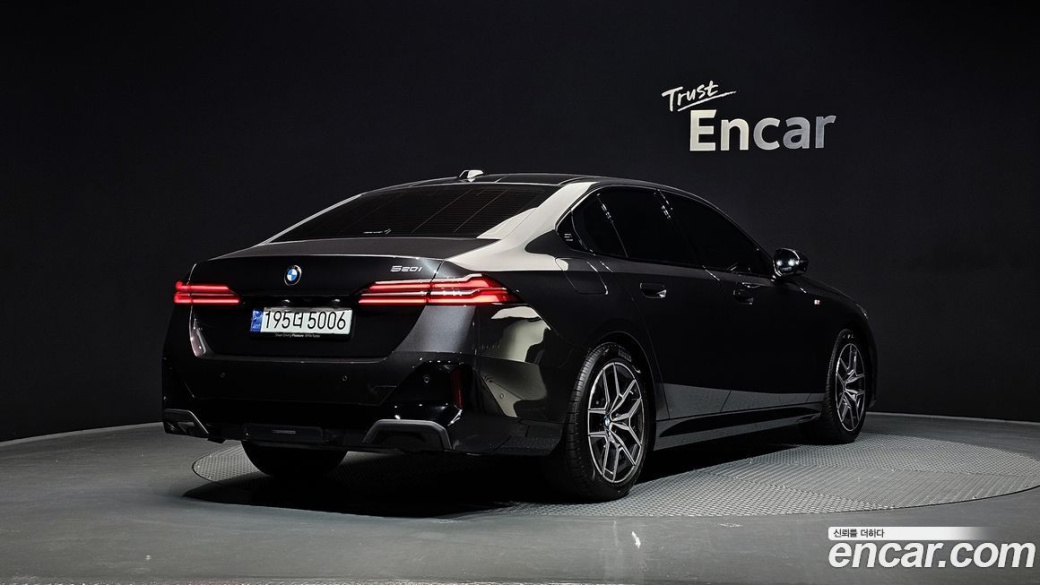 BMW 5-Series 520i, 2024