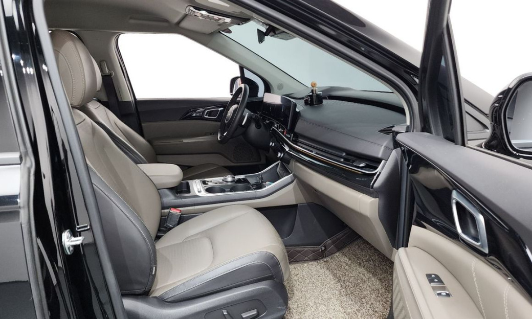 Kia Carnival 7-Seater Signature, 2024