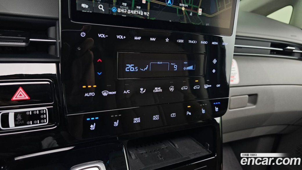 Hyundai Staria 4WD Lounge 9-Seater, 2022