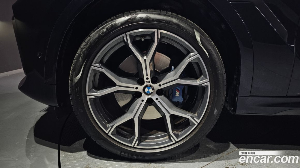 BMW X6 xDrive40i M Sport, 2022