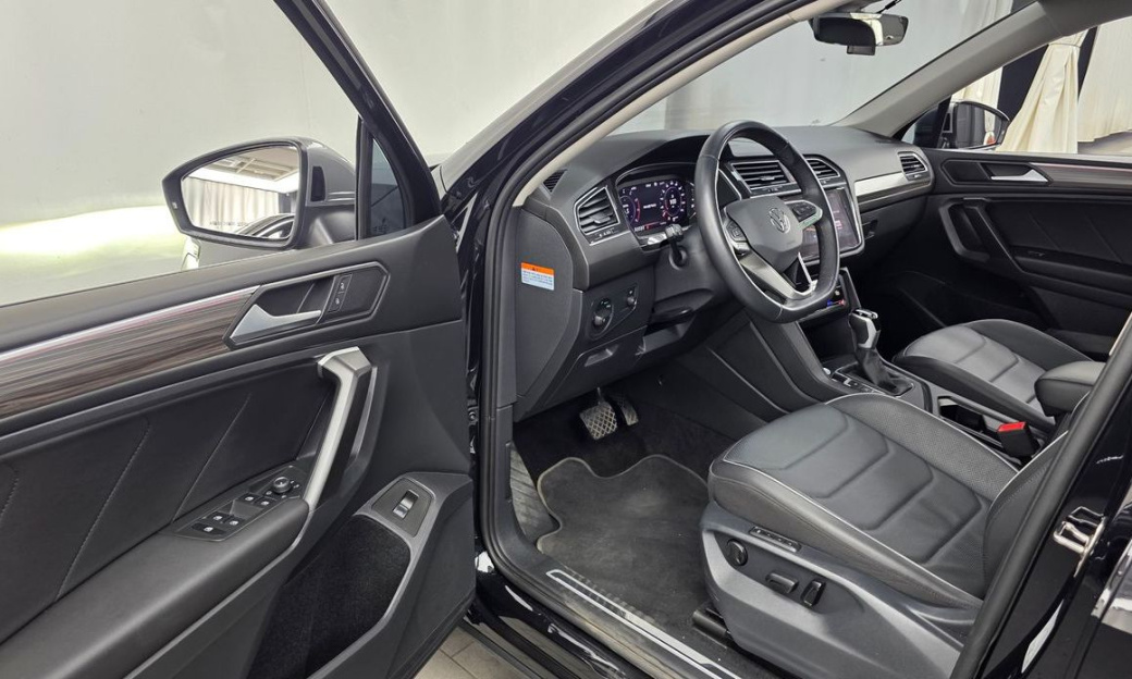 Volkswagen Tiguan 2.0 TSI Prestige, 2024