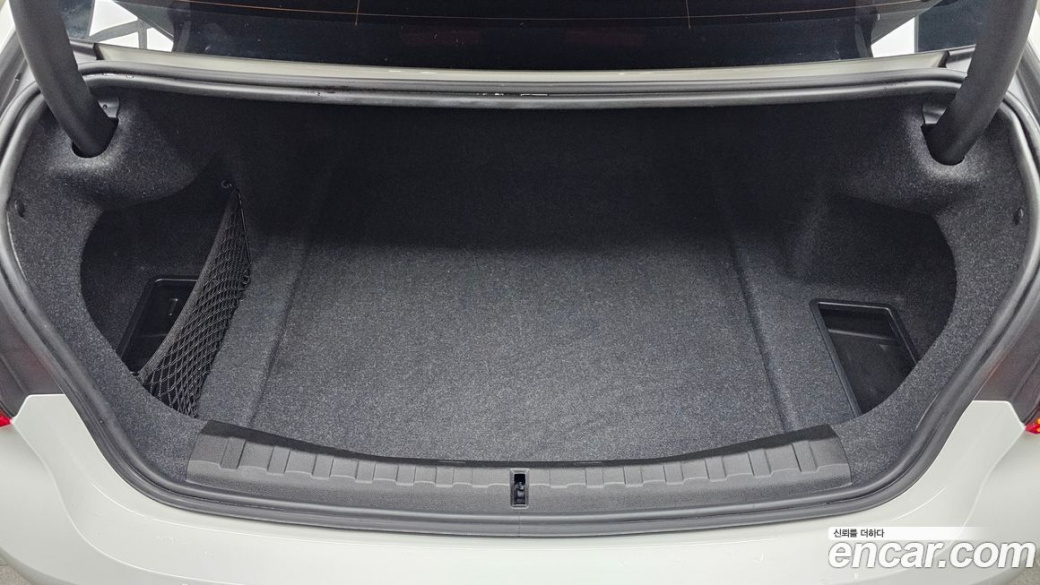 BMW 3-Series 320i Luxury, 2022