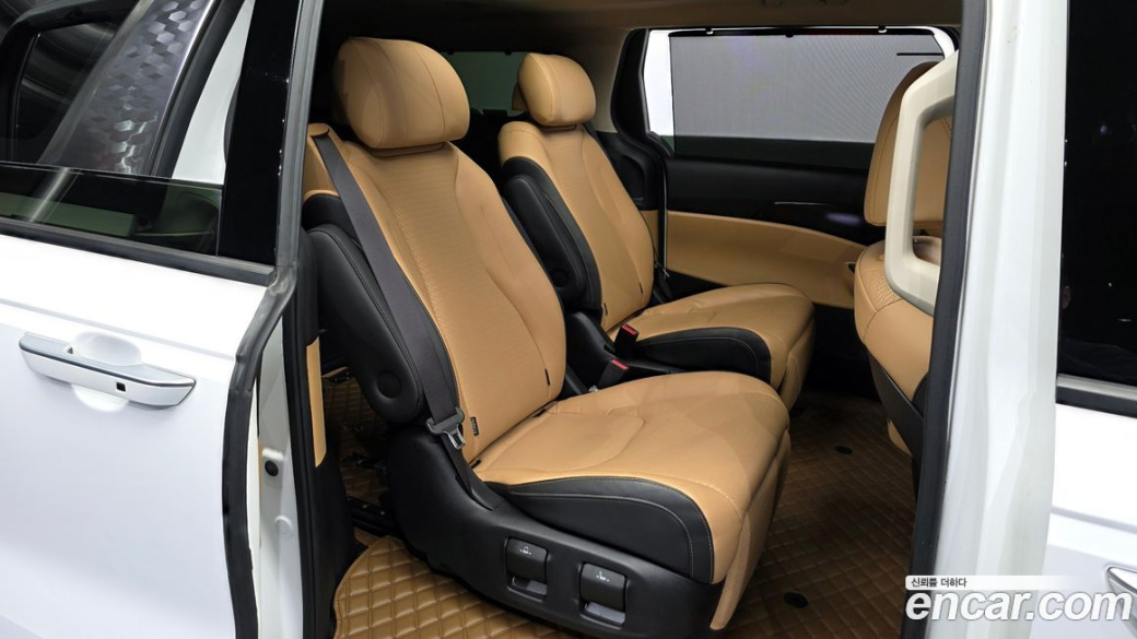 Kia Carnival 7-Seater Signature, 2022
