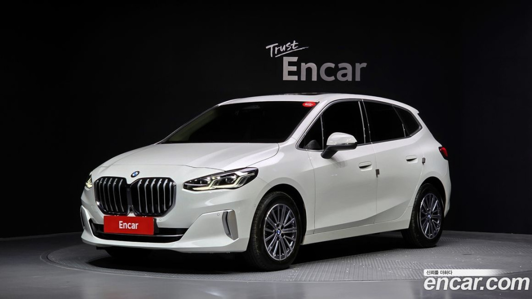 BMW 2-Series 220i Luxury, 2024