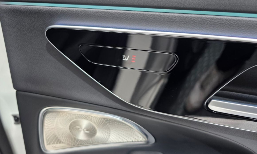 Mercedes-Benz E-Class E300 4MATIC Exclusive, 2025