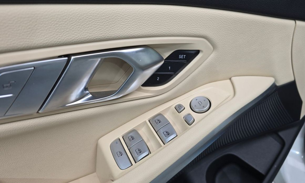 BMW 3-Series 320i, 2024