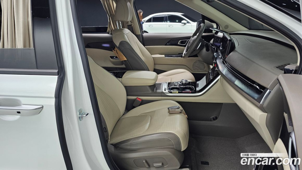 Kia Carnival 9-Seater Hi-Limousine, 2023